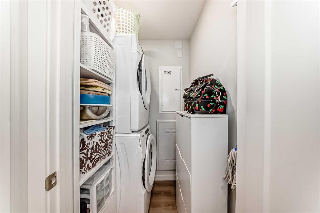 316-200 Shawnee Square Sw, Calgary, AB - Indoor