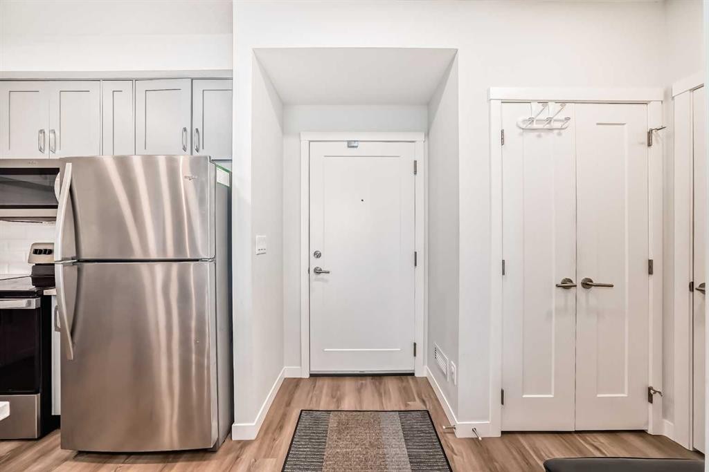 316-200 Shawnee Square Sw, Calgary, AB - Indoor