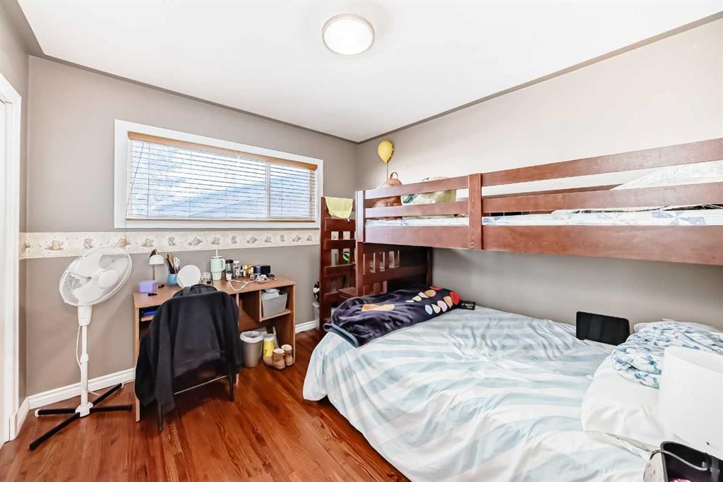 8222 Fairmount Drive Se, Calgary, AB - Indoor Photo Showing Bedroom