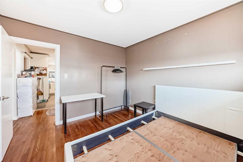 8222 Fairmount Drive Se, Calgary, AB - Indoor Photo Showing Other Room