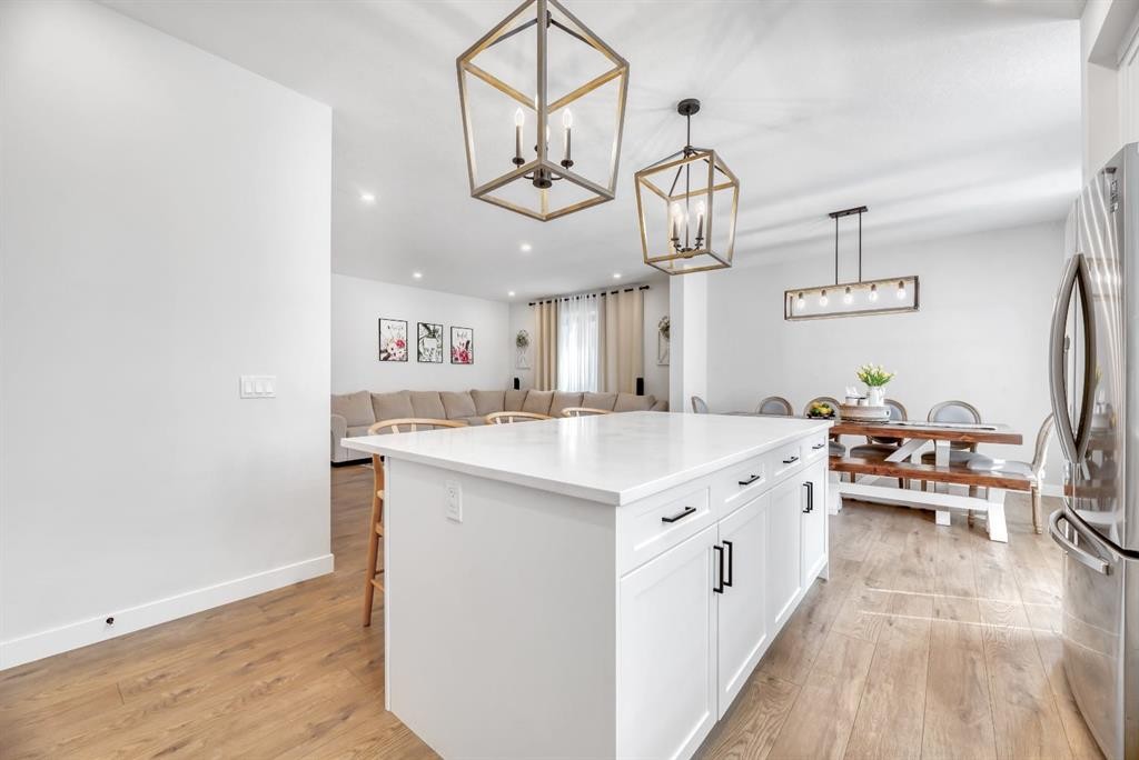 240 Creekstone Path Sw, Calgary, AB - Indoor Photo Showing Kitchen