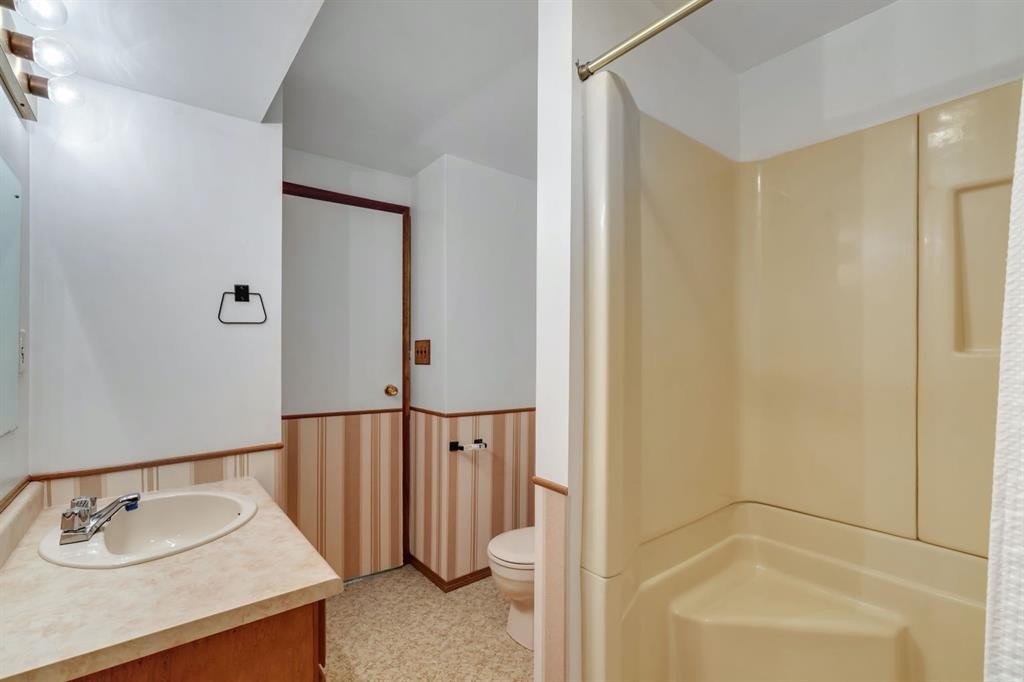 127 Falshire Way Ne, Calgary, AB - Indoor Photo Showing Bathroom