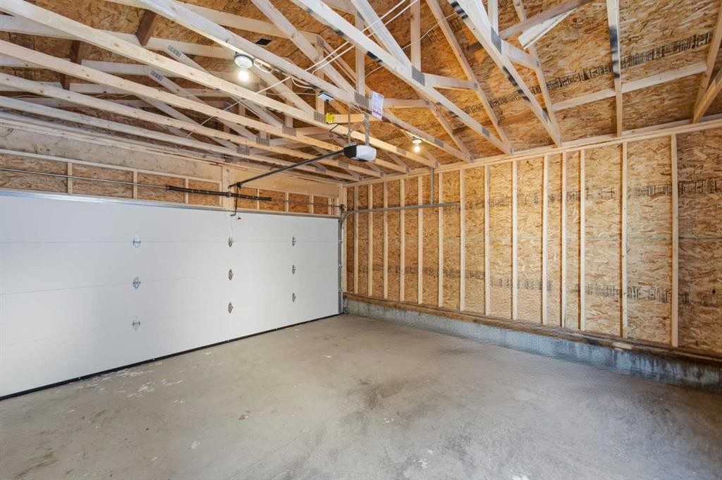 8 Heartwood Lane Se, Calgary, AB - Indoor Photo Showing Garage