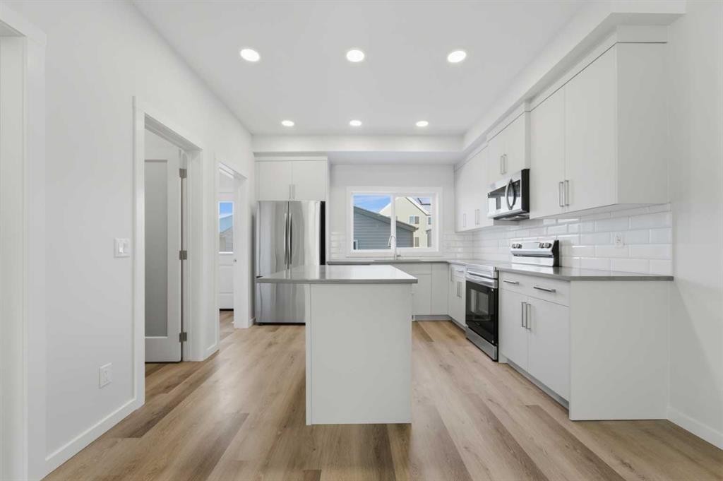 8 Heartwood Lane Se, Calgary, AB - Indoor Photo Showing Kitchen With Upgraded Kitchen