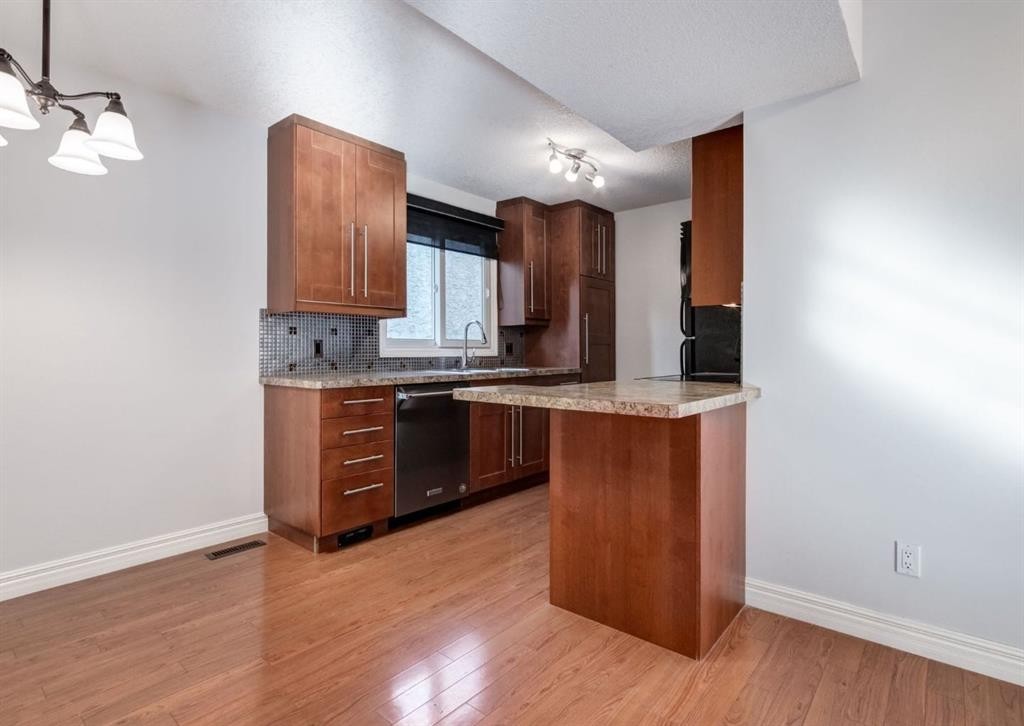 3-123 13 Avenue Ne, Calgary, AB - Indoor Photo Showing Kitchen