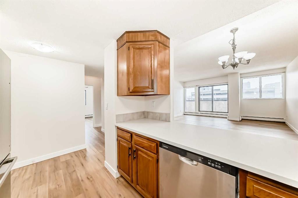 603-330 15 Avenue Sw, Calgary, AB - Indoor Photo Showing Kitchen