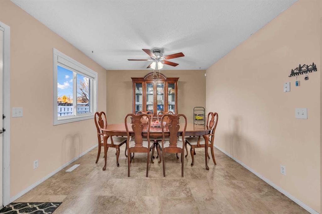 131 Coral Springs Circle Ne, Calgary, AB - Indoor Photo Showing Dining Room