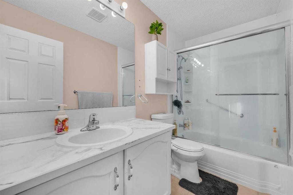 131 Coral Springs Circle Ne, Calgary, AB - Indoor Photo Showing Bathroom