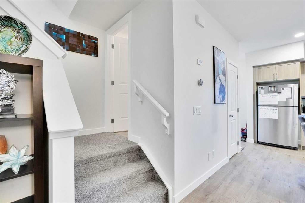 514 Wolf Willow Boulevard Se, Calgary, AB - Indoor Photo Showing Other Room