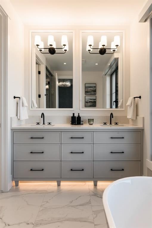 102-1700 73 Street Sw, Calgary, AB - Indoor Photo Showing Bathroom