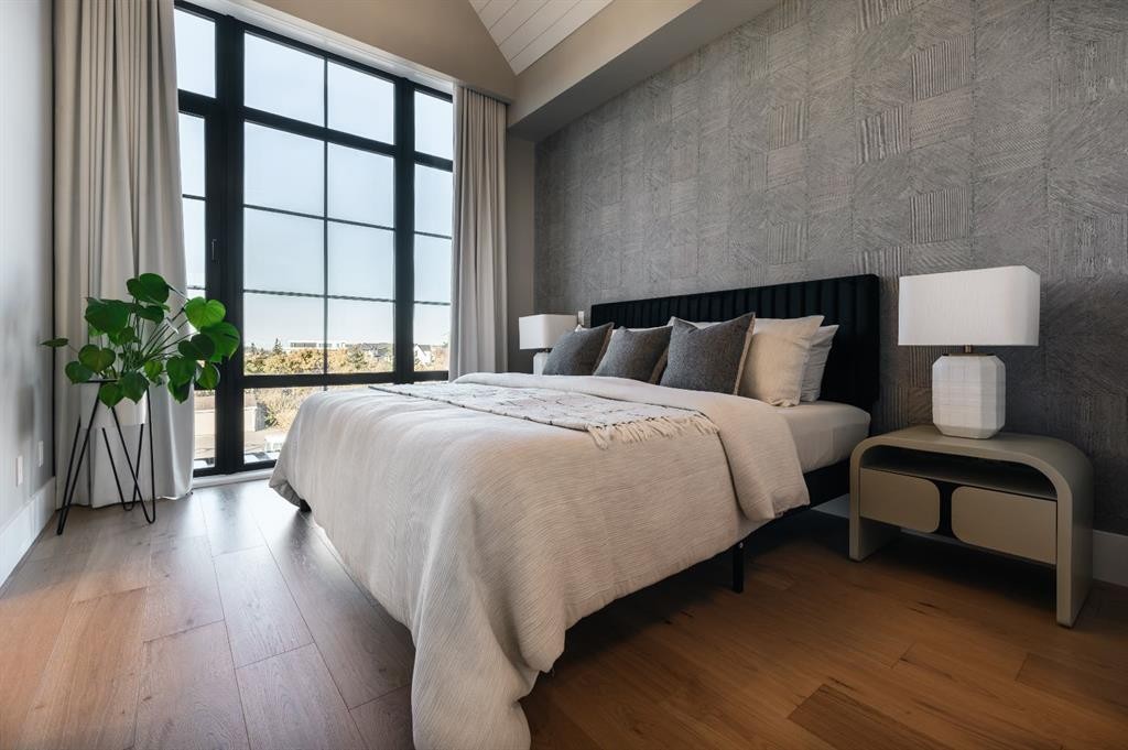 102-1700 73 Street Sw, Calgary, AB - Indoor Photo Showing Bedroom