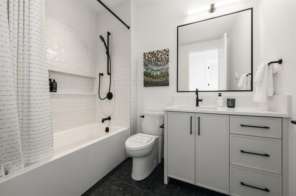 102-1700 73 Street Sw, Calgary, AB - Indoor Photo Showing Bathroom