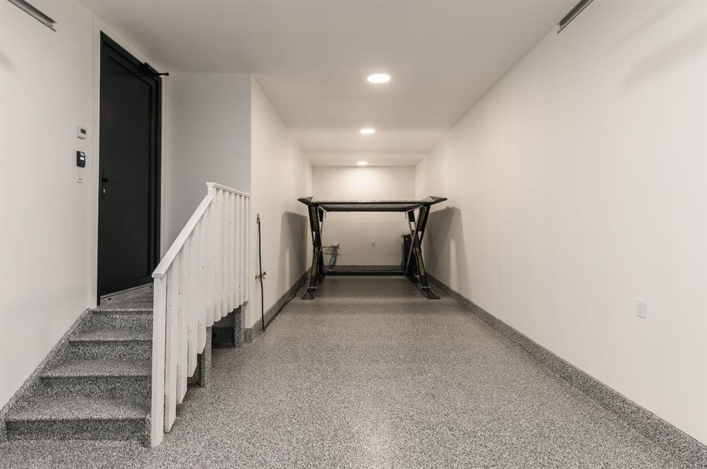 102-1700 73 Street Sw, Calgary, AB - Indoor Photo Showing Other Room