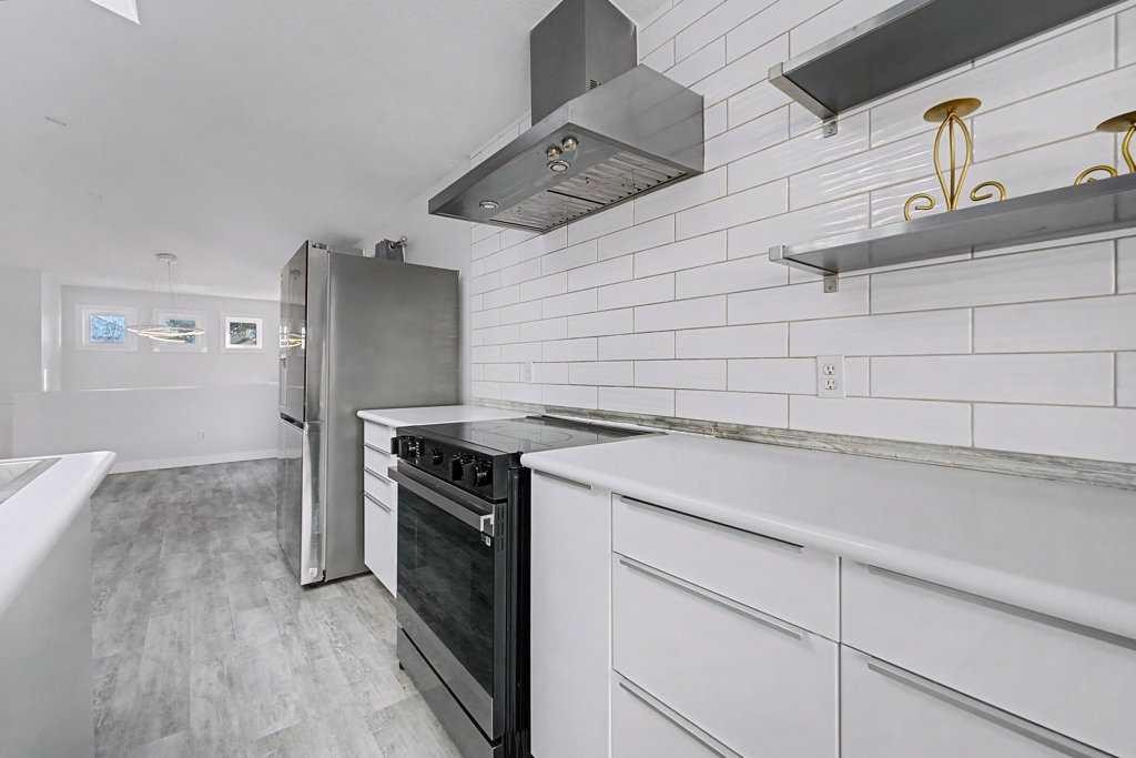 267 Panamount Hill Nw, Calgary, AB - Indoor Photo Showing Kitchen