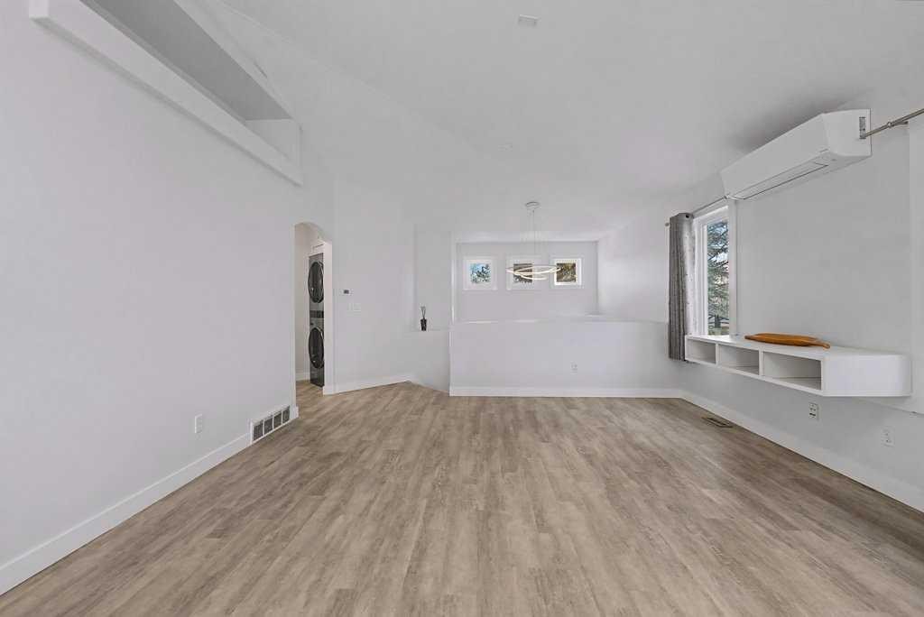 267 Panamount Hill Nw, Calgary, AB - Indoor Photo Showing Other Room