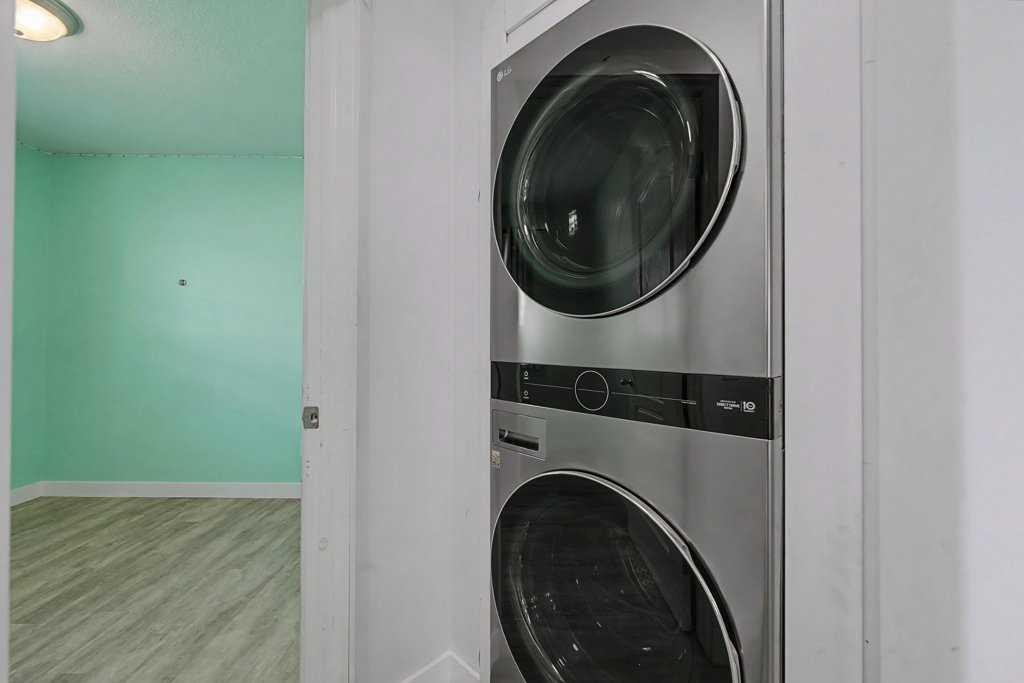 267 Panamount Hill Nw, Calgary, AB - Indoor Photo Showing Laundry Room