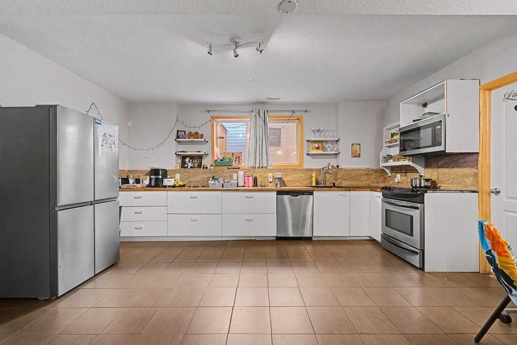 267 Panamount Hill Nw, Calgary, AB - Indoor Photo Showing Kitchen With Stainless Steel Kitchen