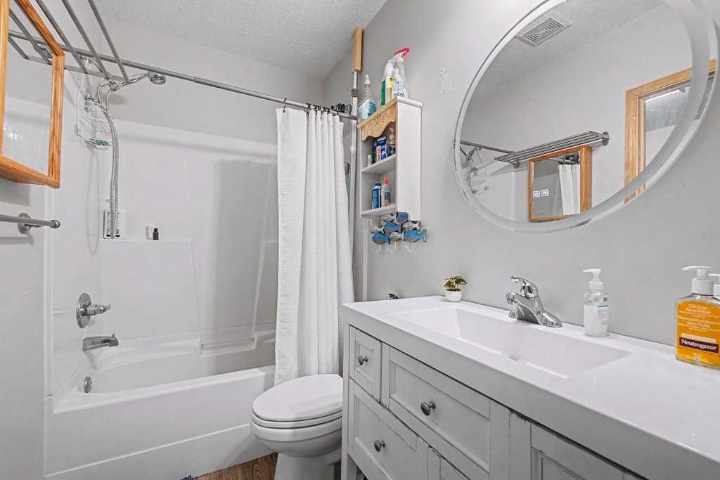 267 Panamount Hill Nw, Calgary, AB - Indoor Photo Showing Bathroom