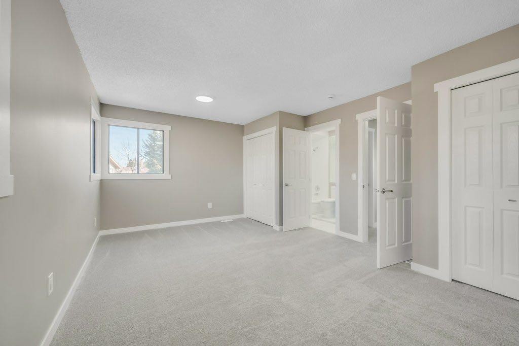 76 Glamis Gardens Sw, Calgary, AB - Indoor Photo Showing Other Room
