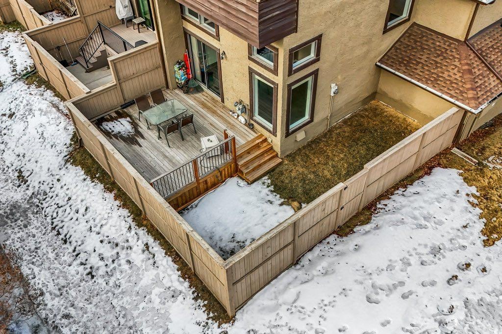 76 Glamis Gardens Sw, Calgary, AB - Outdoor
