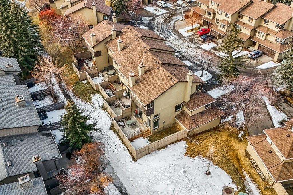 76 Glamis Gardens Sw, Calgary, AB - Outdoor