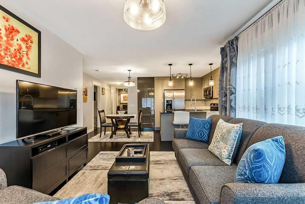 2114-11 Mahogany Row Se, Calgary, AB - Indoor Photo Showing Living Room