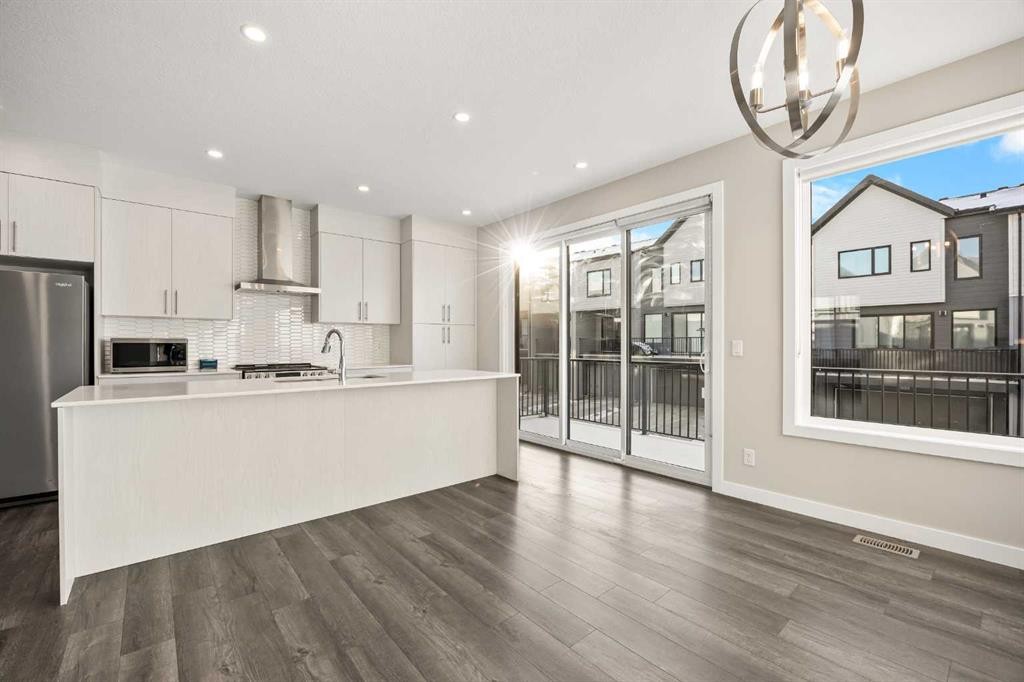 318 Evanscrest Square Nw, Calgary, AB - Indoor Photo Showing Kitchen