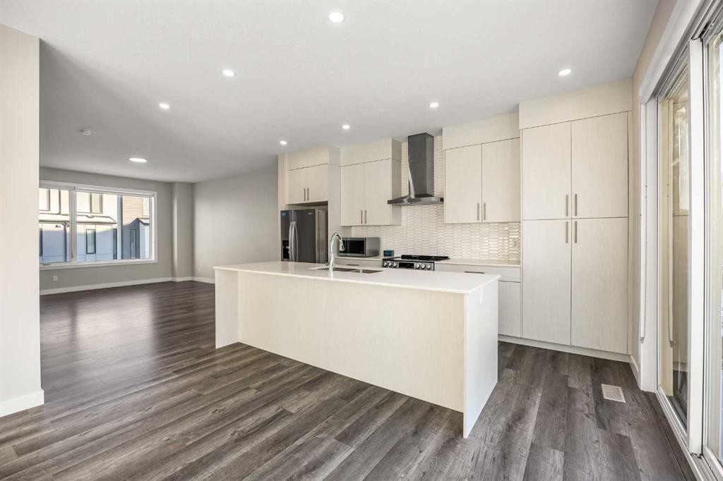 318 Evanscrest Square Nw, Calgary, AB - Indoor Photo Showing Kitchen With Upgraded Kitchen
