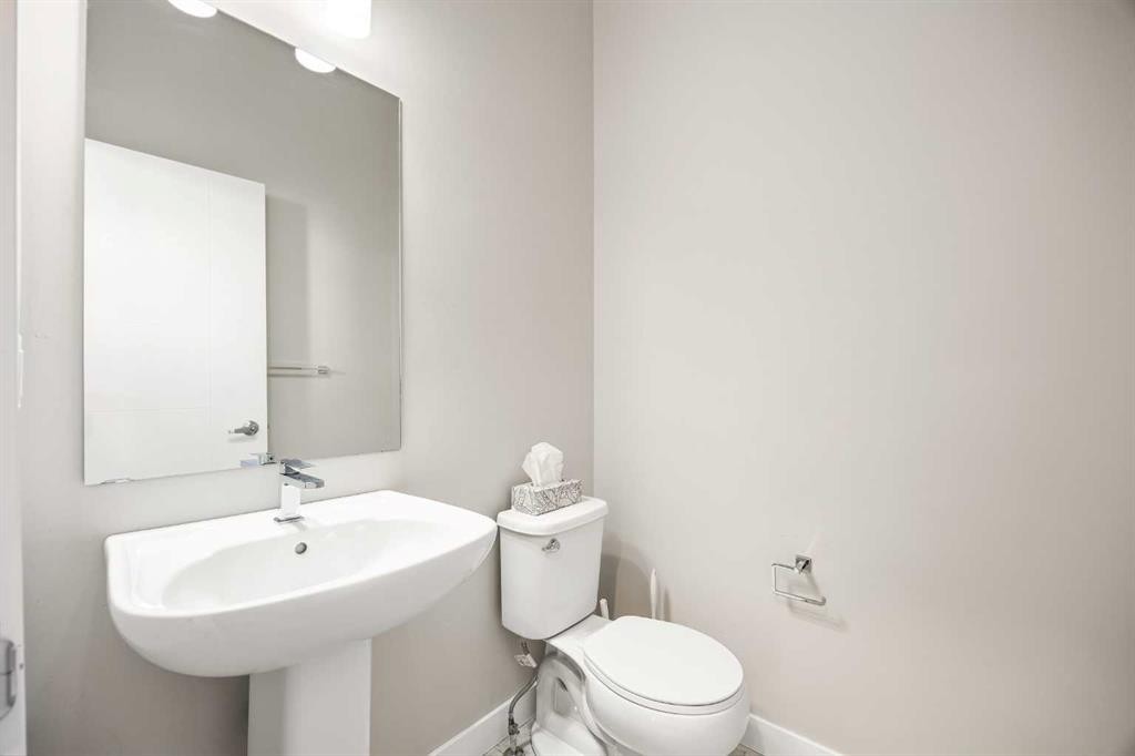 318 Evanscrest Square Nw, Calgary, AB - Indoor Photo Showing Bathroom