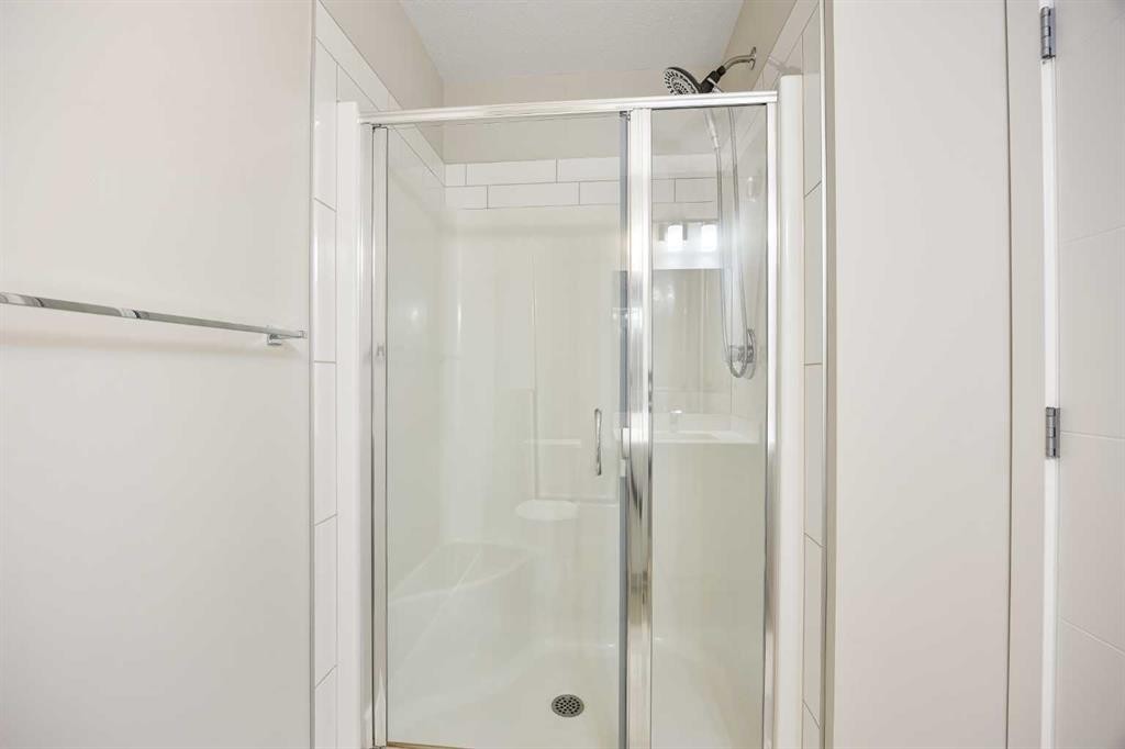 318 Evanscrest Square Nw, Calgary, AB - Indoor Photo Showing Bathroom