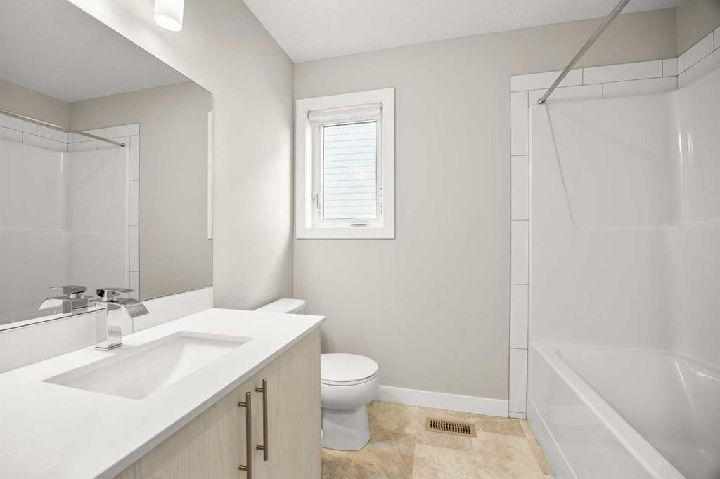318 Evanscrest Square Nw, Calgary, AB - Indoor Photo Showing Bathroom