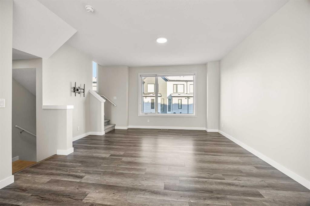 318 Evanscrest Square Nw, Calgary, AB - Indoor Photo Showing Other Room