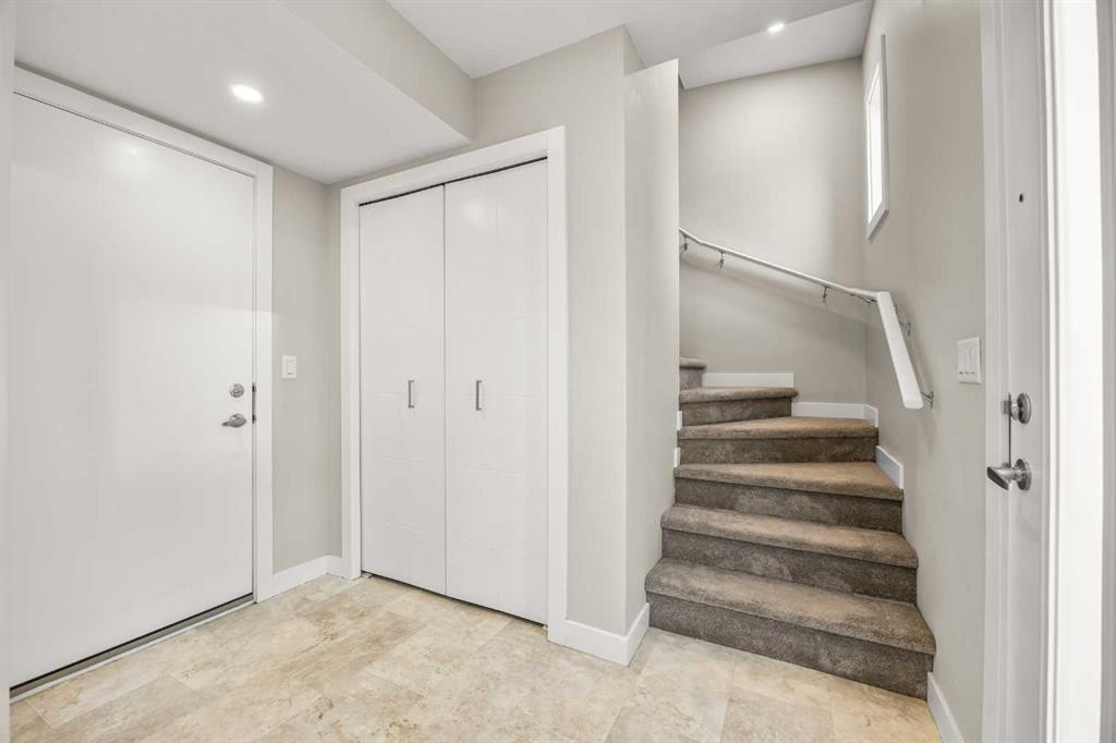 318 Evanscrest Square Nw, Calgary, AB - Indoor Photo Showing Other Room