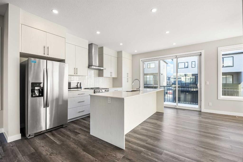 318 Evanscrest Square Nw, Calgary, AB - Indoor Photo Showing Kitchen With Upgraded Kitchen