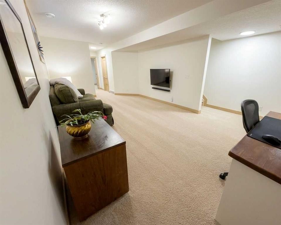 129 25 Avenue Ne, Calgary, AB - Indoor