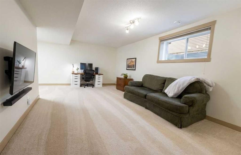 129 25 Avenue Ne, Calgary, AB - Indoor Photo Showing Other Room