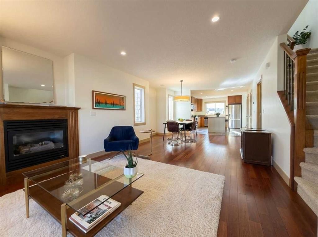129 25 Avenue Ne, Calgary, AB - Indoor Photo Showing Living Room With Fireplace