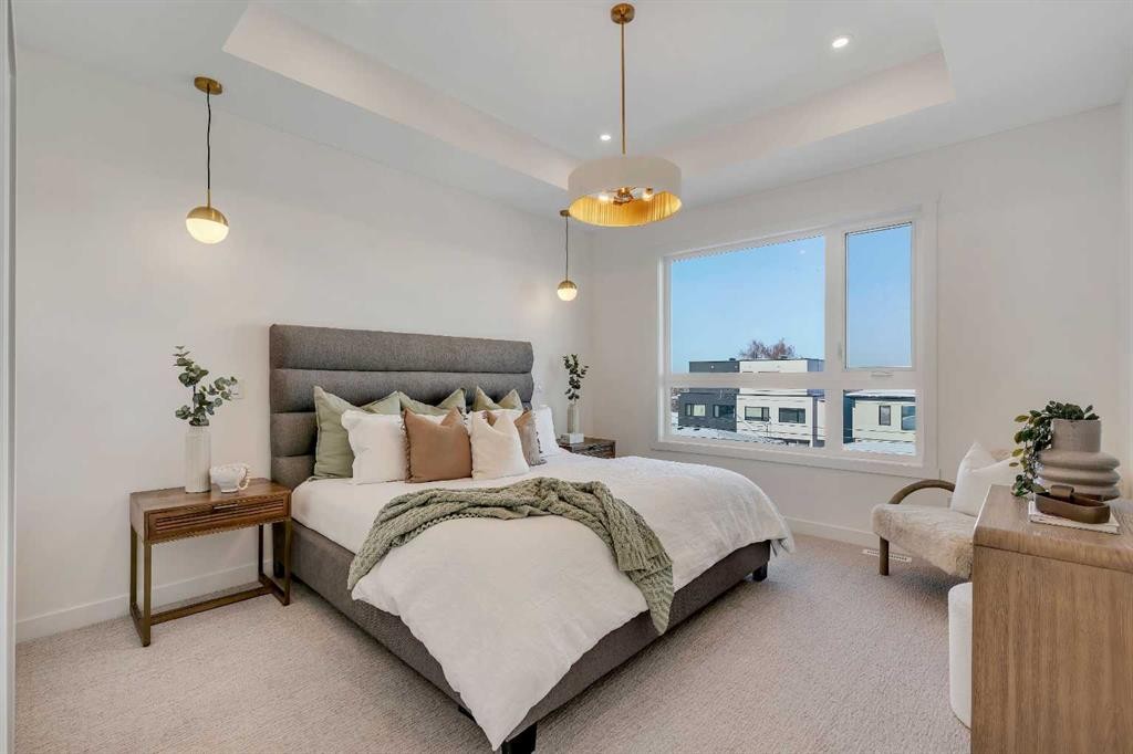 2436 30 Avenue Sw, Calgary, AB - Indoor Photo Showing Bedroom