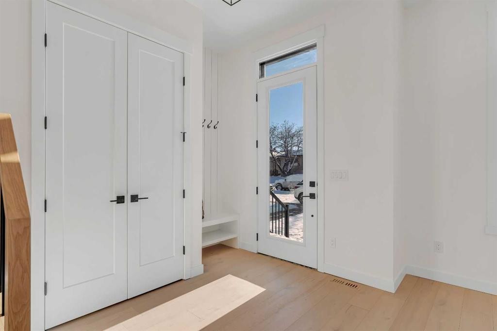 2436 30 Avenue Sw, Calgary, AB - Indoor Photo Showing Other Room