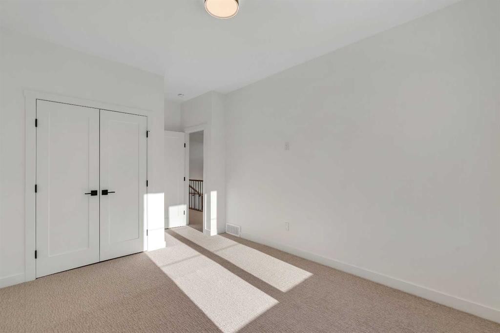 2436 30 Avenue Sw, Calgary, AB - Indoor Photo Showing Other Room