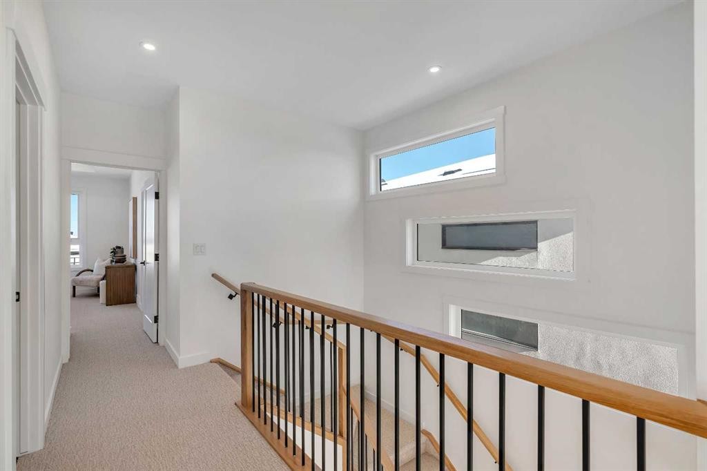 2436 30 Avenue Sw, Calgary, AB - Indoor Photo Showing Other Room