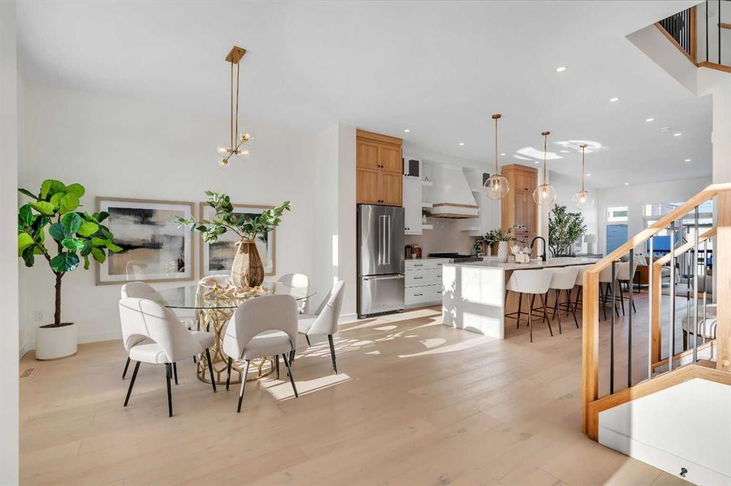 2436 30 Avenue Sw, Calgary, AB - Indoor Photo Showing Dining Room