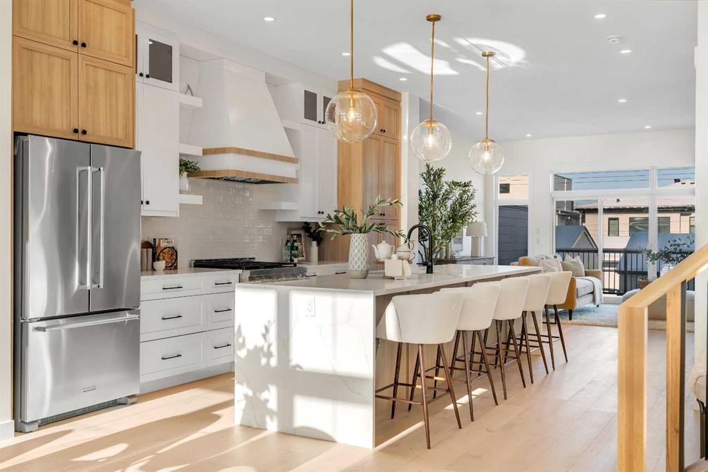 2436 30 Avenue Sw, Calgary, AB - Indoor Photo Showing Kitchen With Upgraded Kitchen