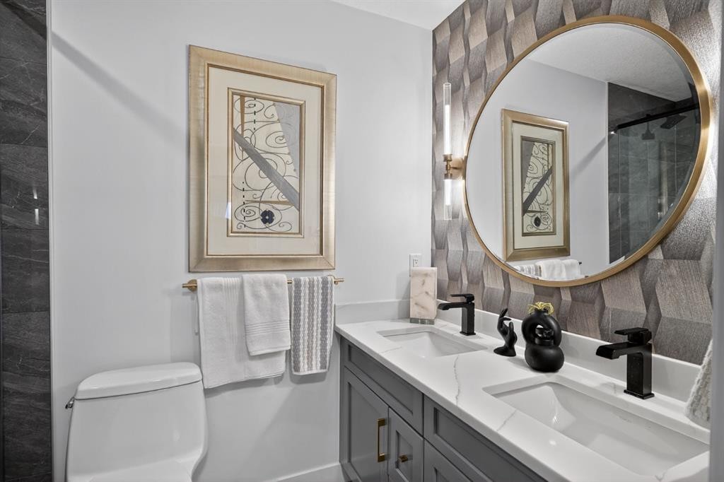 413-55 Wolf Hollow Crescent Se, Calgary, AB - Indoor Photo Showing Bathroom
