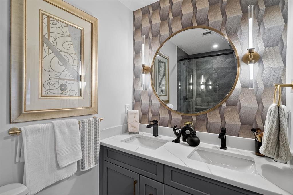 413-55 Wolf Hollow Crescent Se, Calgary, AB - Indoor Photo Showing Bathroom