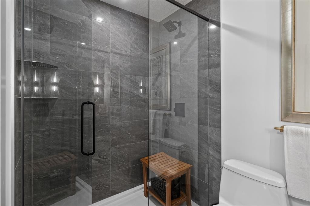 413-55 Wolf Hollow Crescent Se, Calgary, AB - Indoor Photo Showing Bathroom