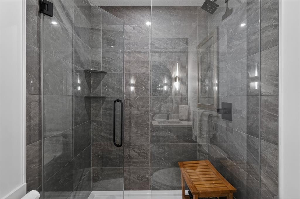 413-55 Wolf Hollow Crescent Se, Calgary, AB - Indoor Photo Showing Bathroom