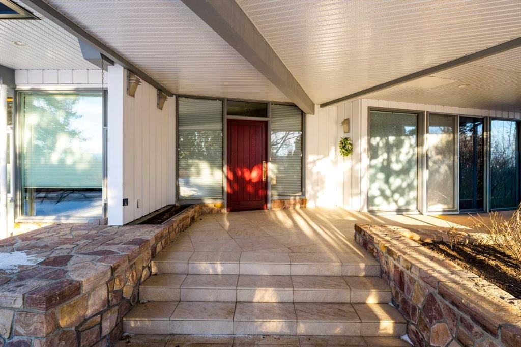 187 Slopeview Drive Sw, Calgary, AB