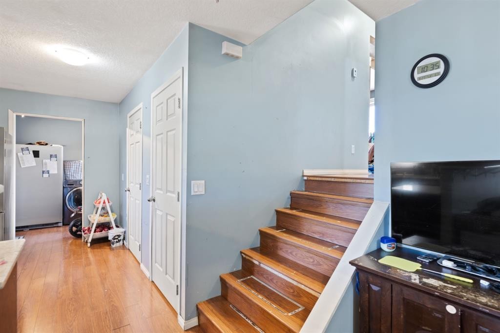 20 Castlegrove Way Ne, Calgary, AB - Indoor Photo Showing Other Room