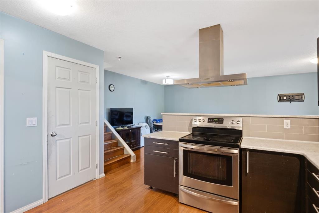 20 Castlegrove Way Ne, Calgary, AB - Indoor Photo Showing Kitchen